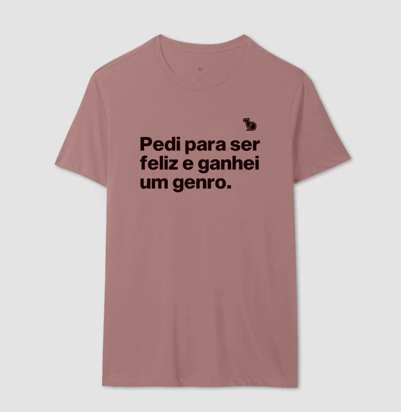 CAMISETA PEDI PARA SER FELIZ E GANHEI UM GENRO