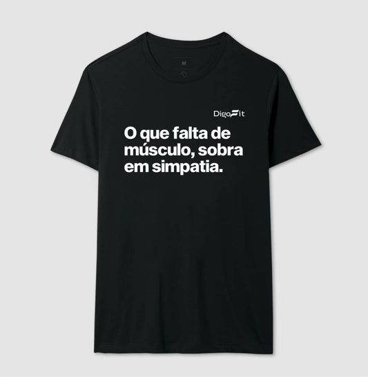 CAMISETA ACADEMIA FALTA DE MÚSCULO E SOBRA SIMPATIA