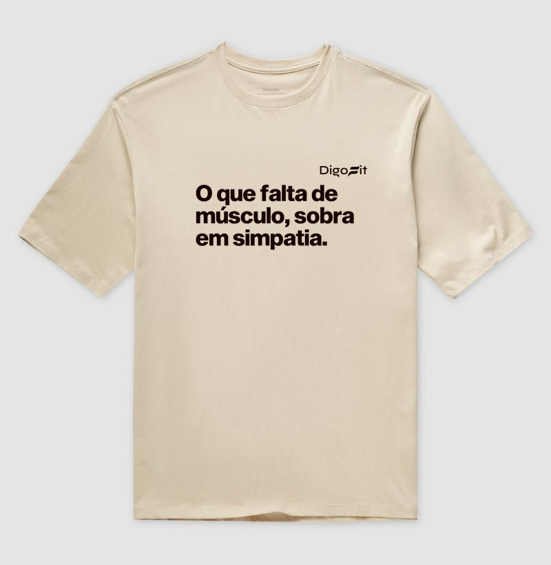 OVERSIZED ACADEMIA FALTA DE MÚSCULO E SOBRA SIMPATIA