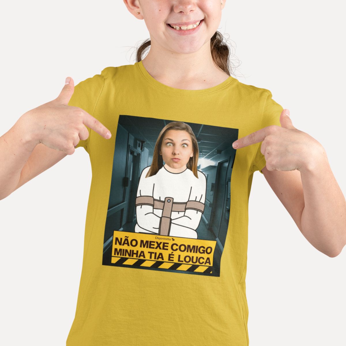 CAMISETA INFANTIL PERSONALIZADA MINHA TIA / TIO LOUCOS