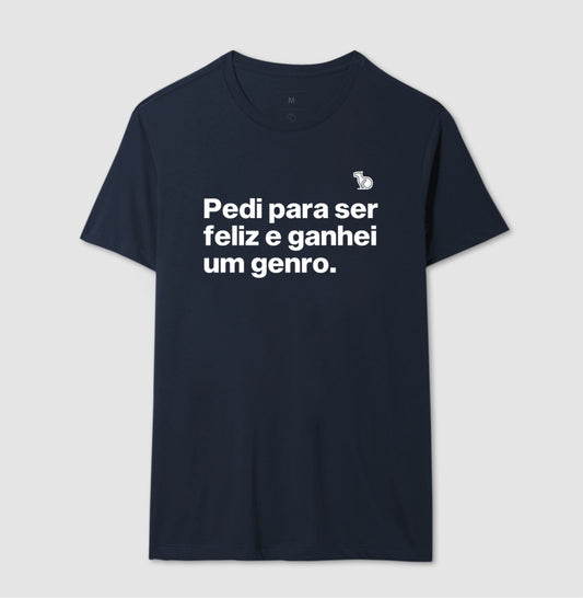 CAMISETA PEDI PARA SER FELIZ E GANHEI UM GENRO