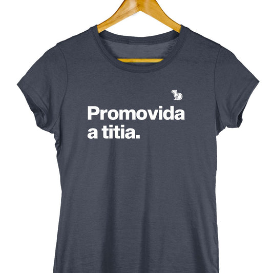 Camiseta com a frase "promovida a titia" feminina azul.