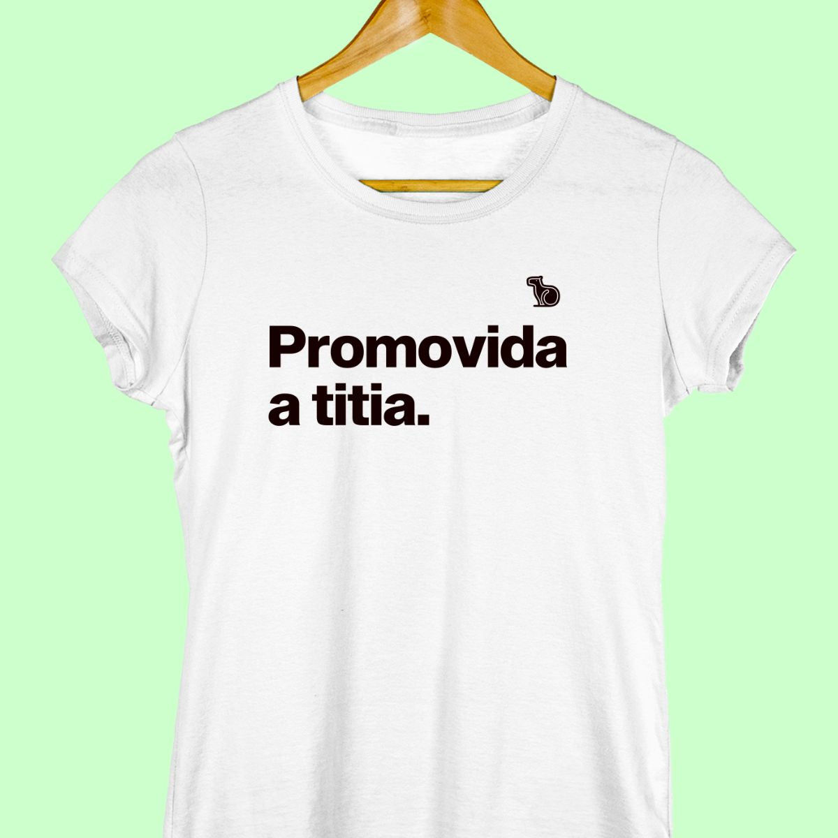 Camiseta com a frase "promovida a titia" feminina branca.