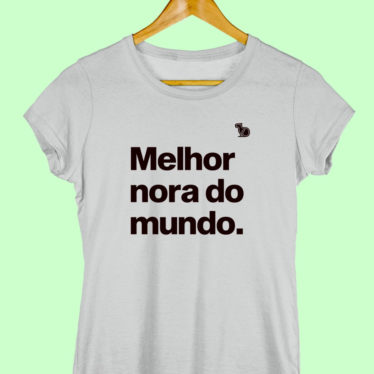 Camiseta com a frase "Melhor nora do mundo." feminina cinza.