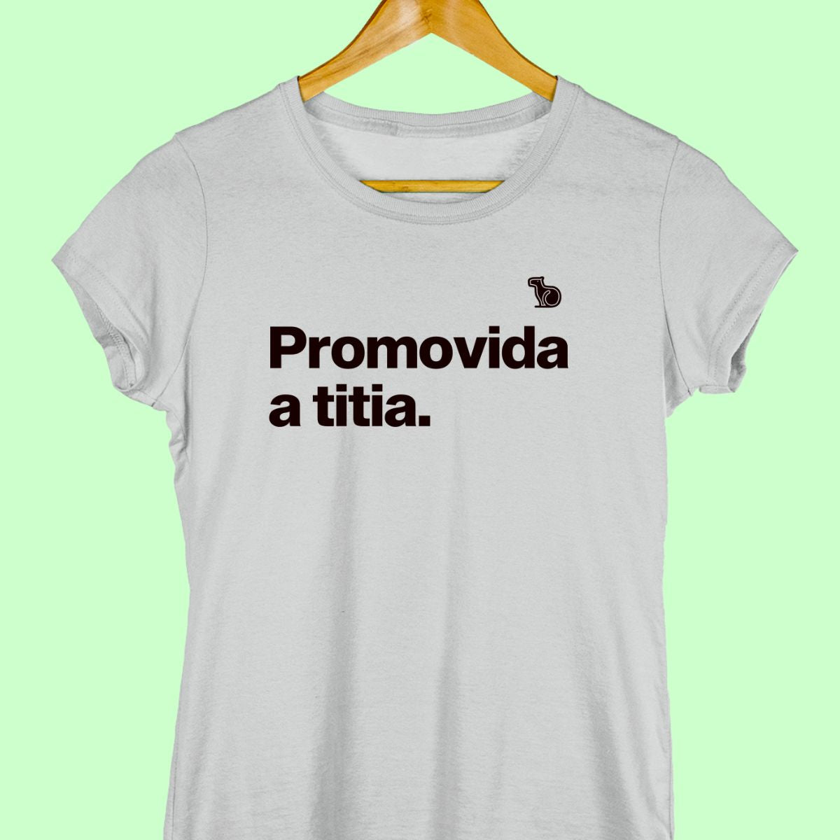 Camiseta com a frase "promovida a titia" feminina cinza.