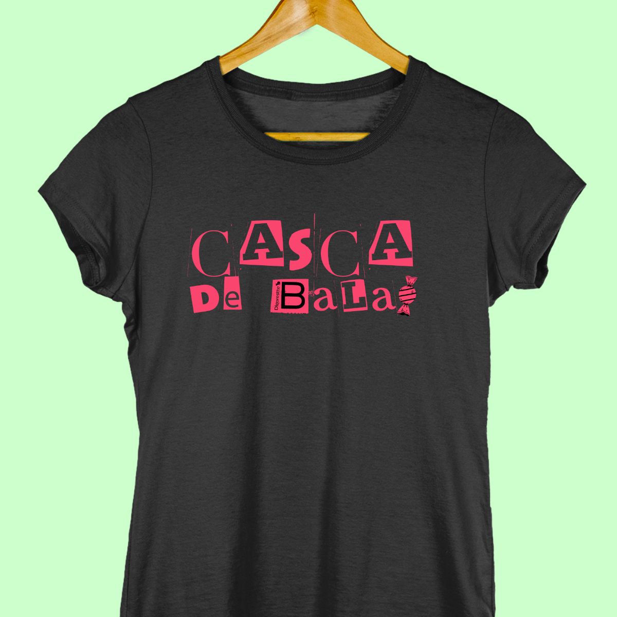 Camiseta feminina preta com a frase "Casca de bala".