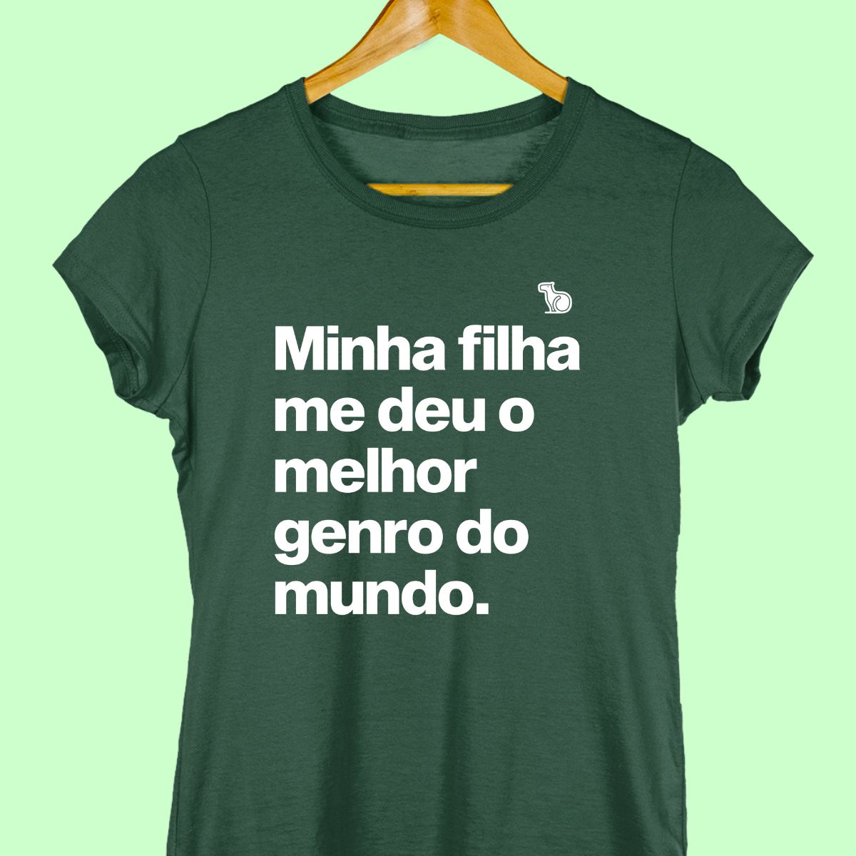 Imagem da Camiseta Feminina na cor verde com a frase "Minha filha me deu o melhor genro do mundo".