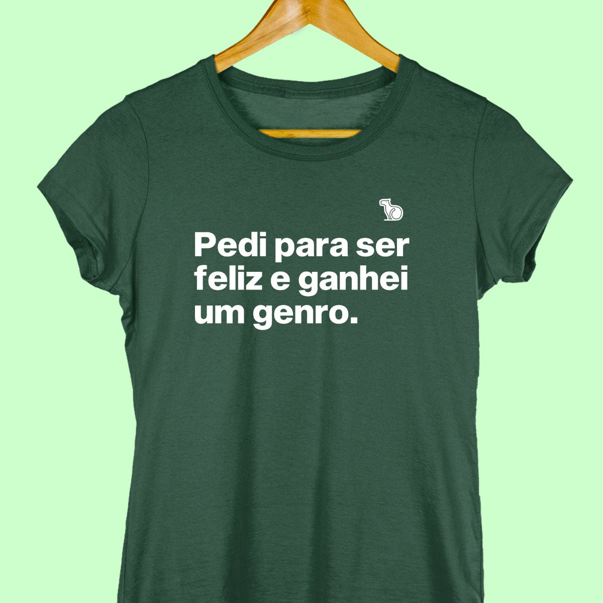 Camiseta com a frase "pedi para ser feliz e ganhei um genro." feminina verde.