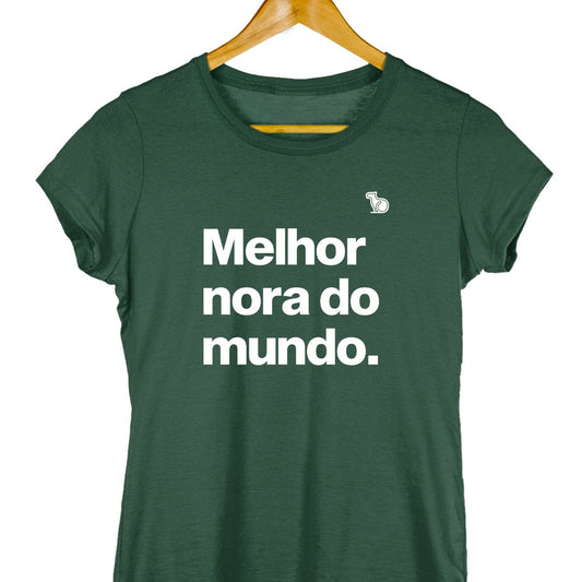 Camiseta com a frase "Melhor nora do mundo." feminina verde.