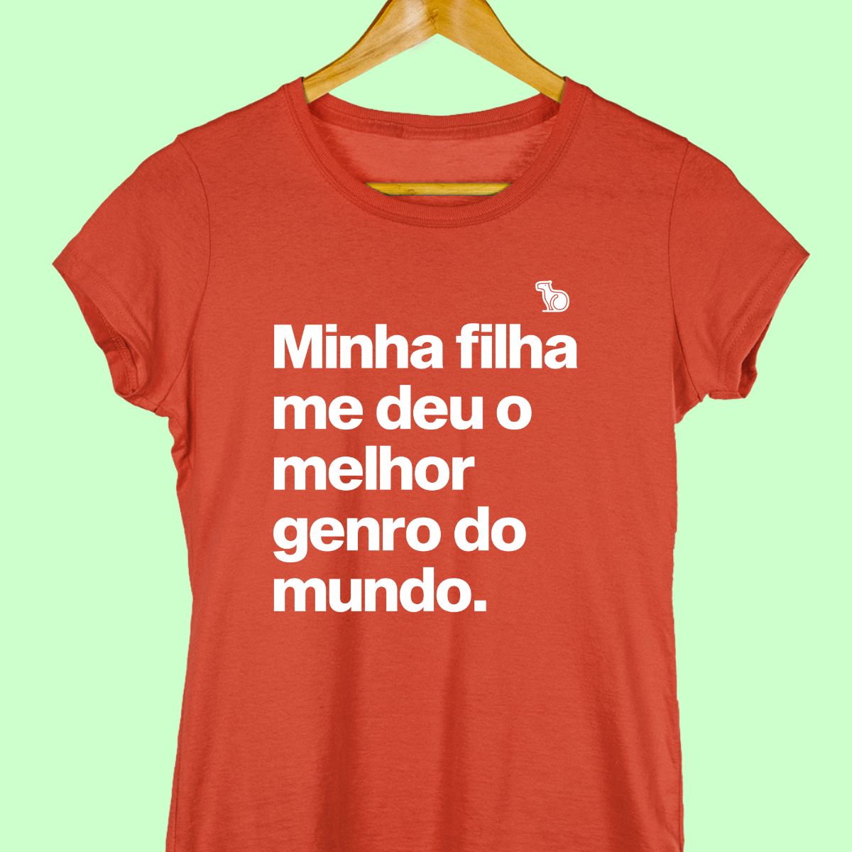 Imagem da Camiseta Feminina na cor vermelha com a frase "Minha filha me deu o melhor genro do mundo".