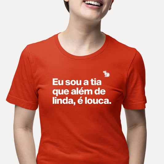 CAMISETA EU SOU A TIA QUE ALÉM DE LINDA É LOUCA
