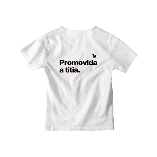 Camiseta infantil branca com a frase "Promovida a titia."