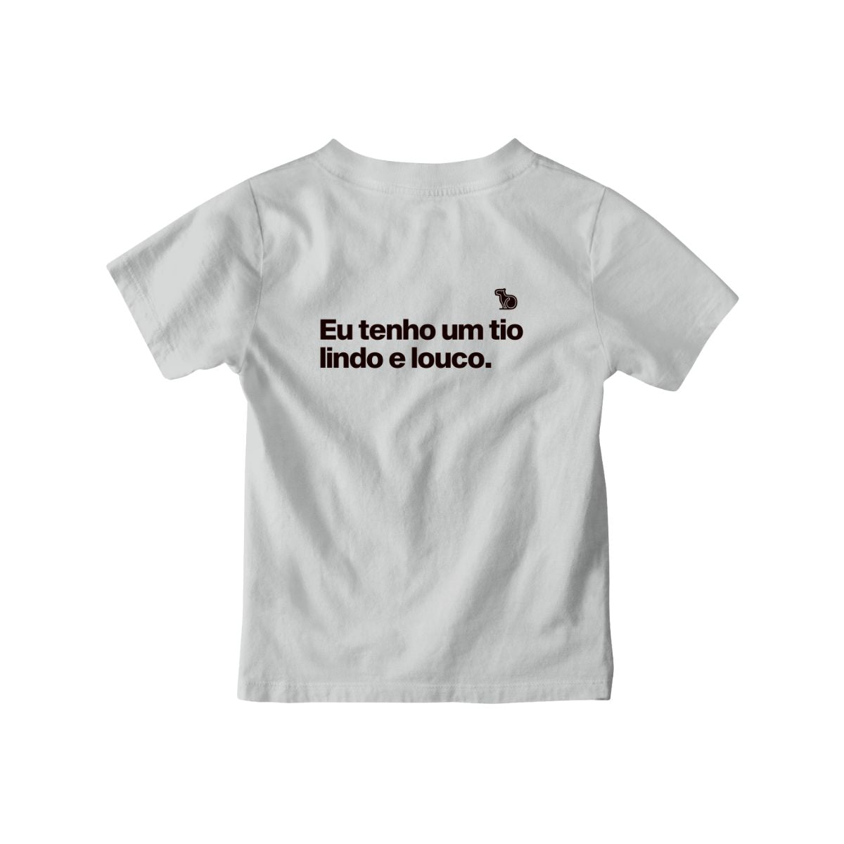 Camiseta infantil com a frase "Eu tenho um tio lindo e louco." na cor cinza.