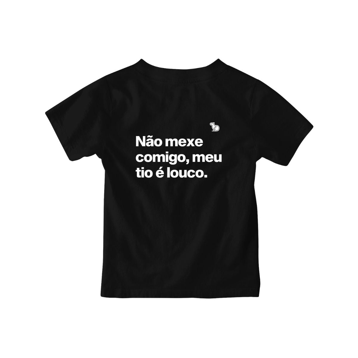 Camiseta infantil preta com a frase "Não mexe comigo, meu tio é louco."