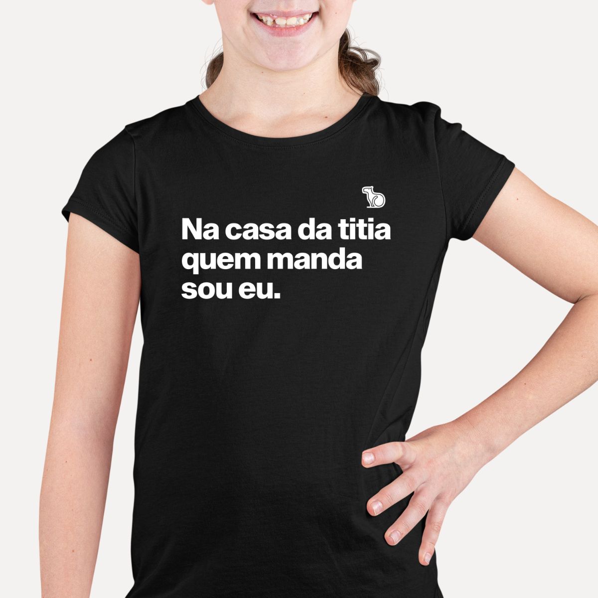 CAMISETA INFANTIL NA CASA DA TITIA QUEM MANDA SOU EU