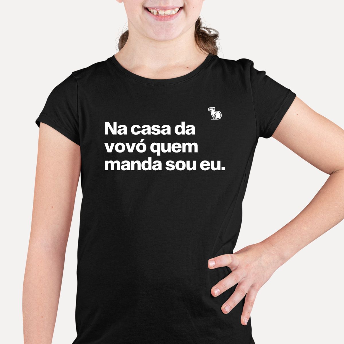 CAMISETA INFANTIL EU MANDO NA CASA DA VOVÓ