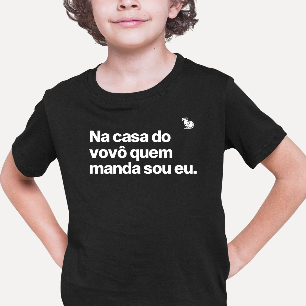 CAMISETA INFANTIL EU MANDO NA CASA DO VOVÔ
