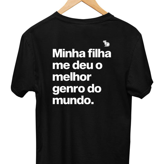 Imagem da Camiseta Masculina na cor preta com a frase "Minha filha me deu o melhor genro do mundo".