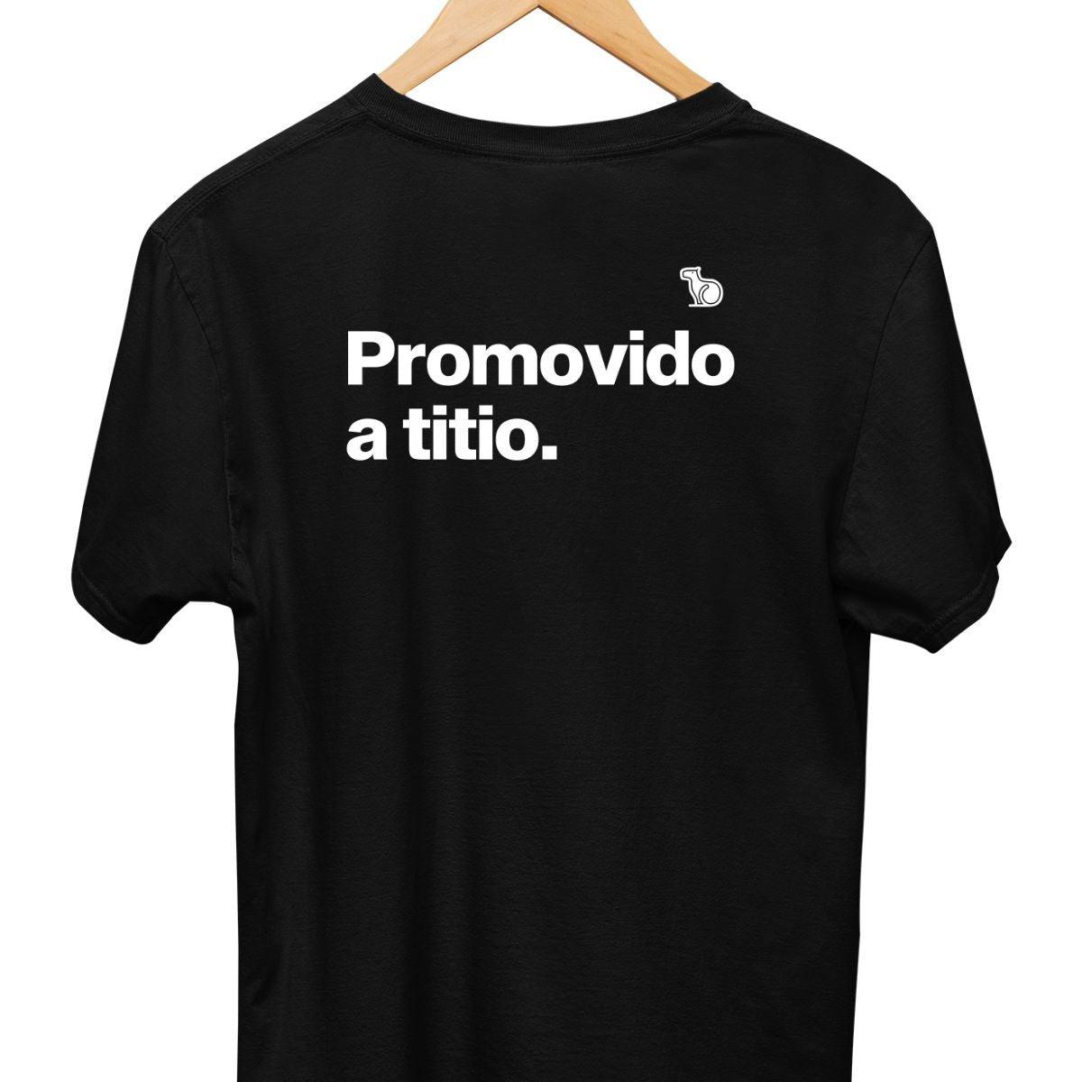 Camiseta com a frase "promovido a titio" masculina preta.