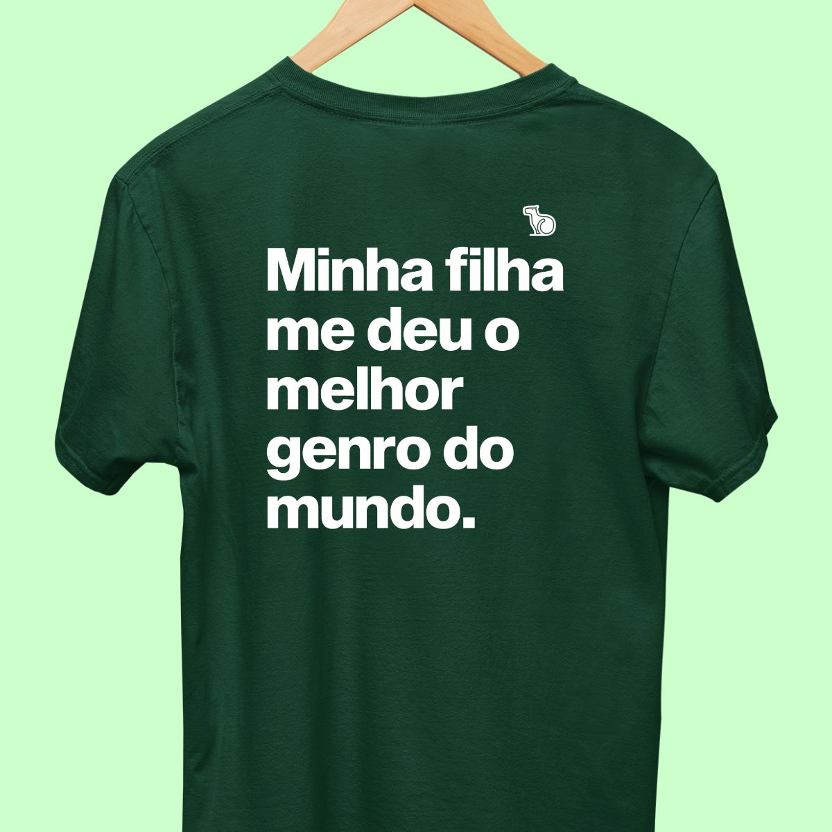 Imagem da Camiseta Masculina na cor verde com a frase "Minha filha me deu o melhor genro do mundo".