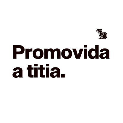 capa Camiseta infantil branca com a frase "Promovida a titia."
