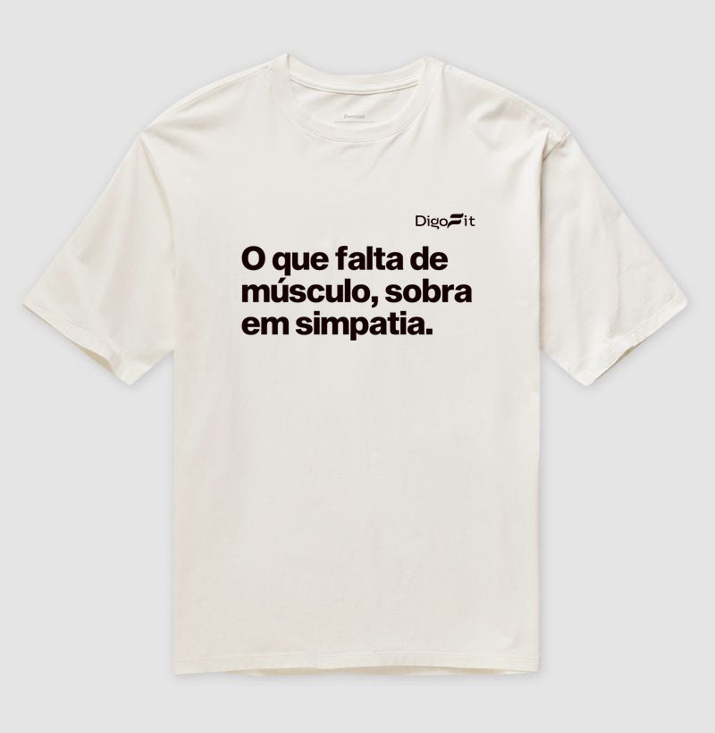OVERSIZED ACADEMIA FALTA DE MÚSCULO E SOBRA SIMPATIA
