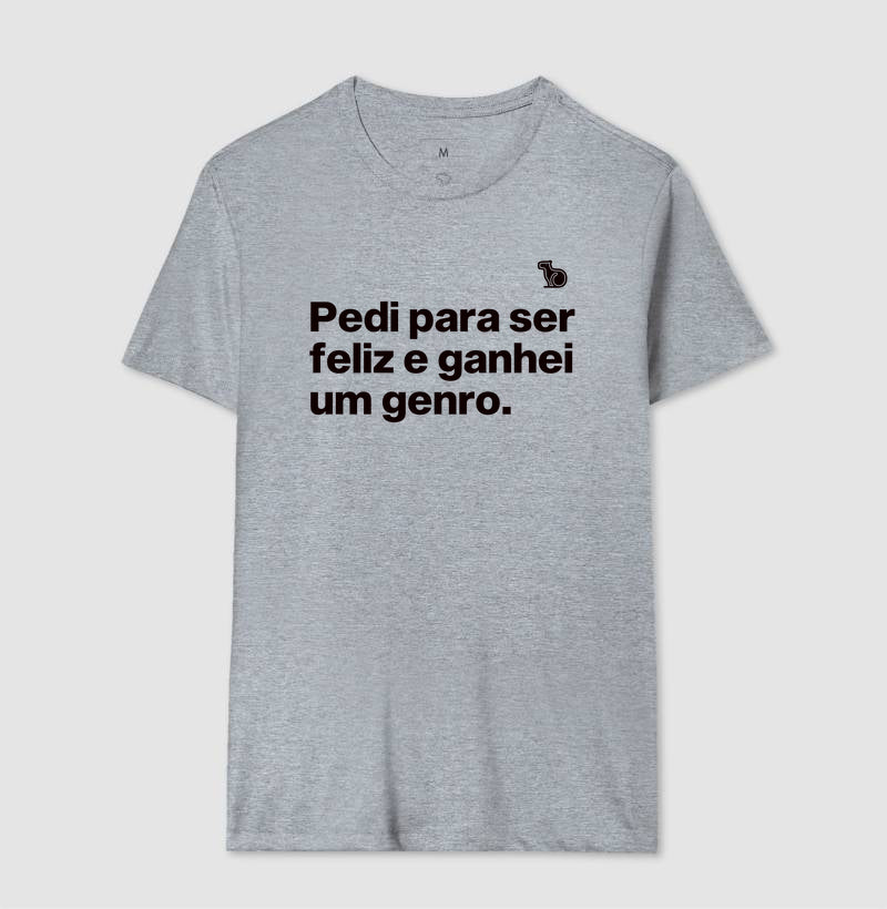 CAMISETA PEDI PARA SER FELIZ E GANHEI UM GENRO