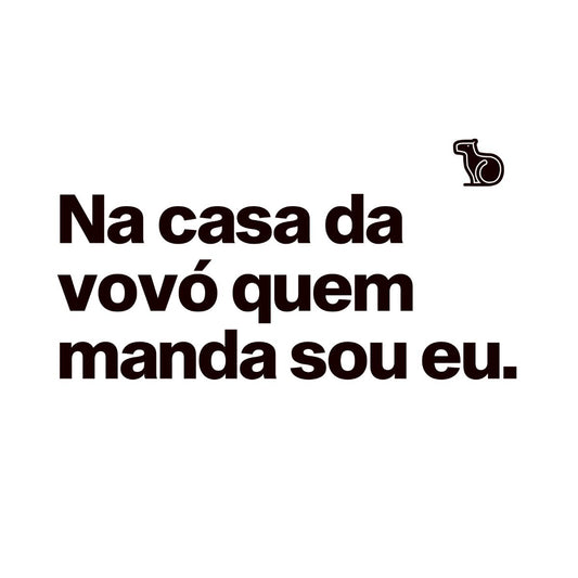 CAMISETA INFANTIL EU MANDO NA CASA DA VOVÓ