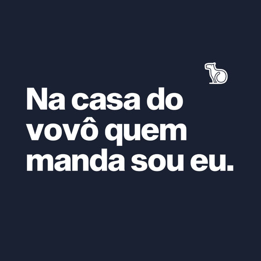 CAMISETA INFANTIL EU MANDO NA CASA DO VOVÔ