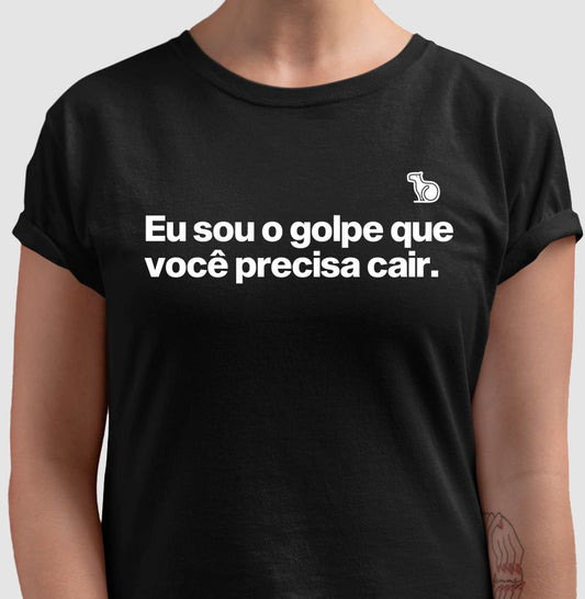 CAMISETA CARNAVAL EU SOU O GOLPE QUE VOCÊ PRECISA CAIR