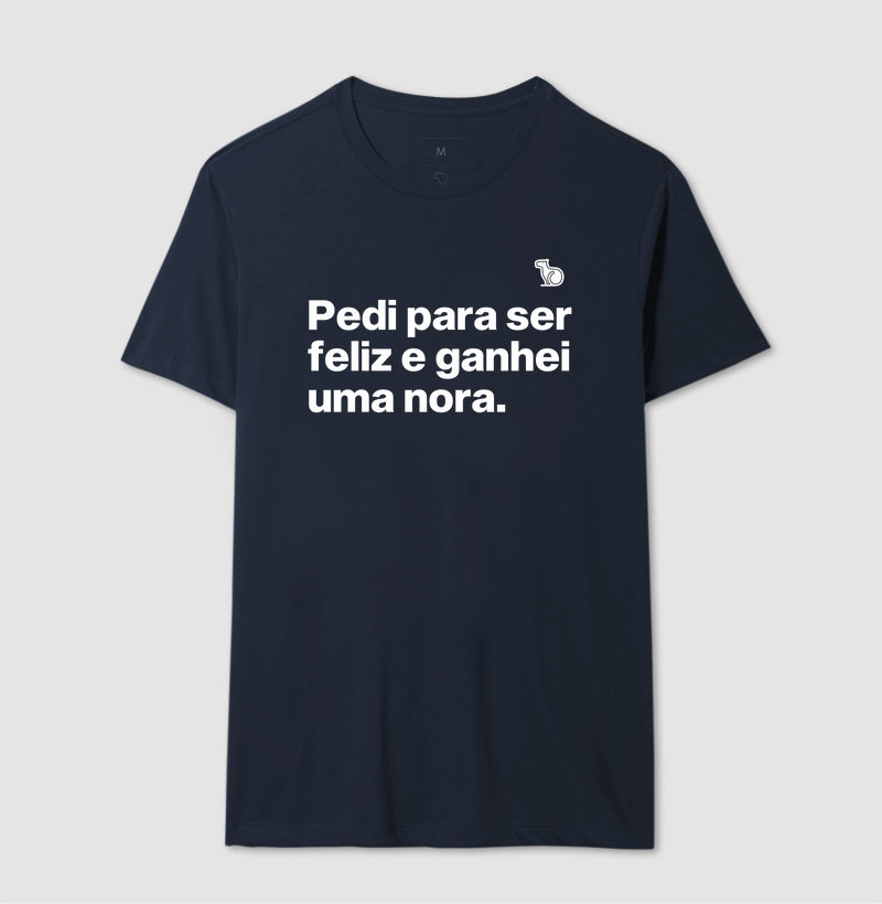CAMISETA PEDI PARA SER FELIZ E GANHEI UMA NORA