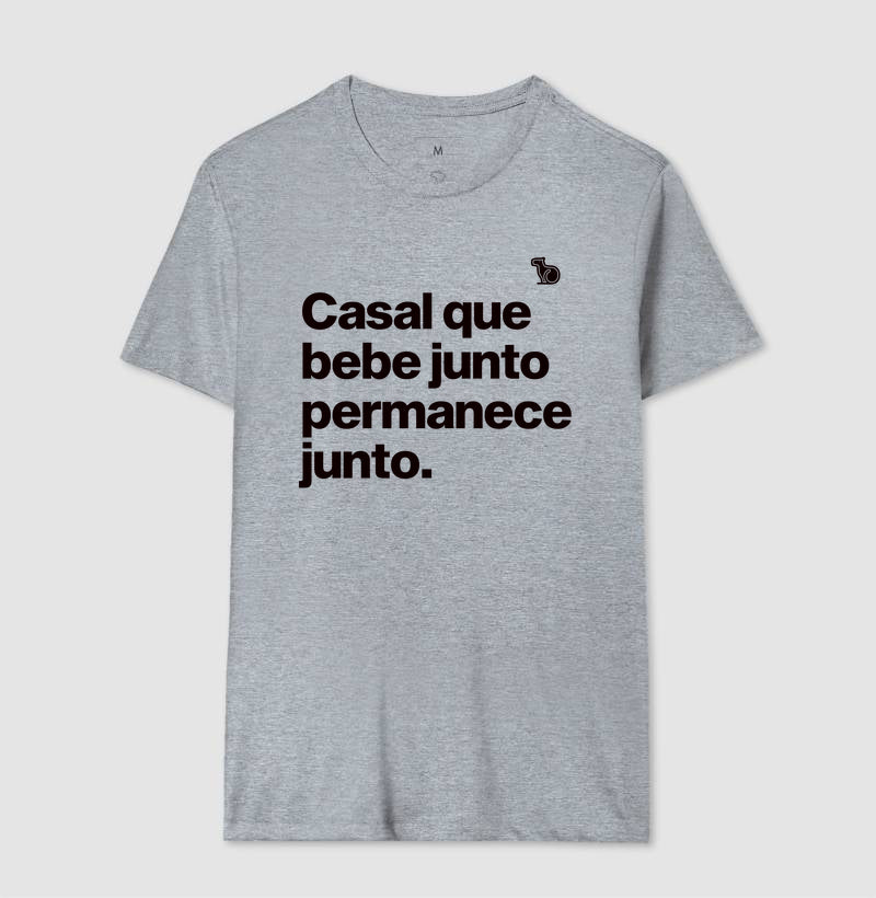 CAMISETA CASAL QUE BEBE JUNTO