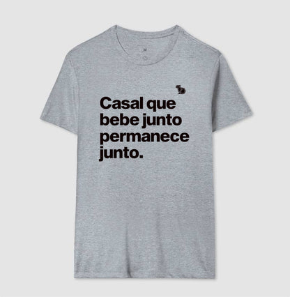 CAMISETA CASAL QUE BEBE JUNTO