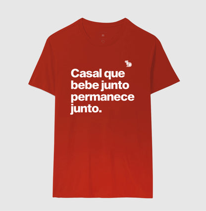 CAMISETA CASAL QUE BEBE JUNTO