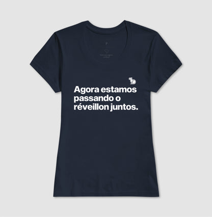 CAMISETA CASAL AGORA ESTAMOS PASSANDO O RÉVEILLON JUNTOS