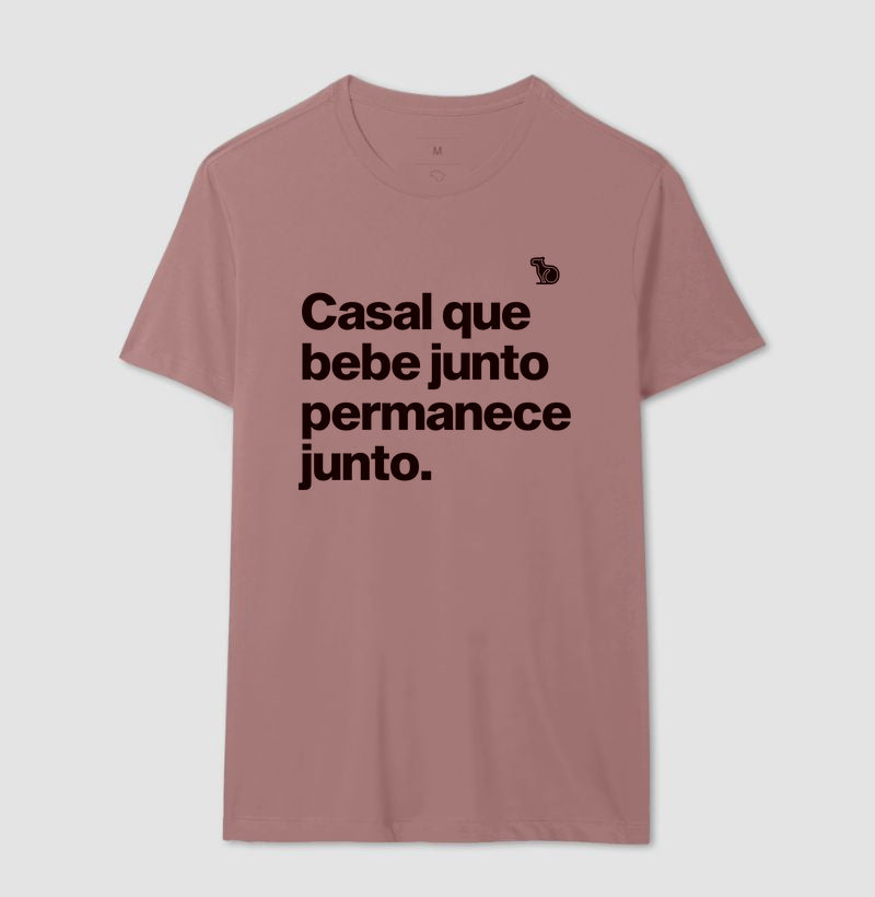CAMISETA CASAL QUE BEBE JUNTO