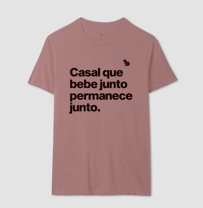 CAMISETA CASAL QUE BEBE JUNTO