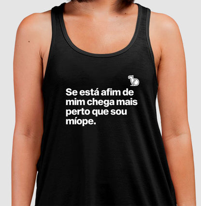 CAMISETA REGATA CHEGA MAIS PERTO SOU MÍOPE