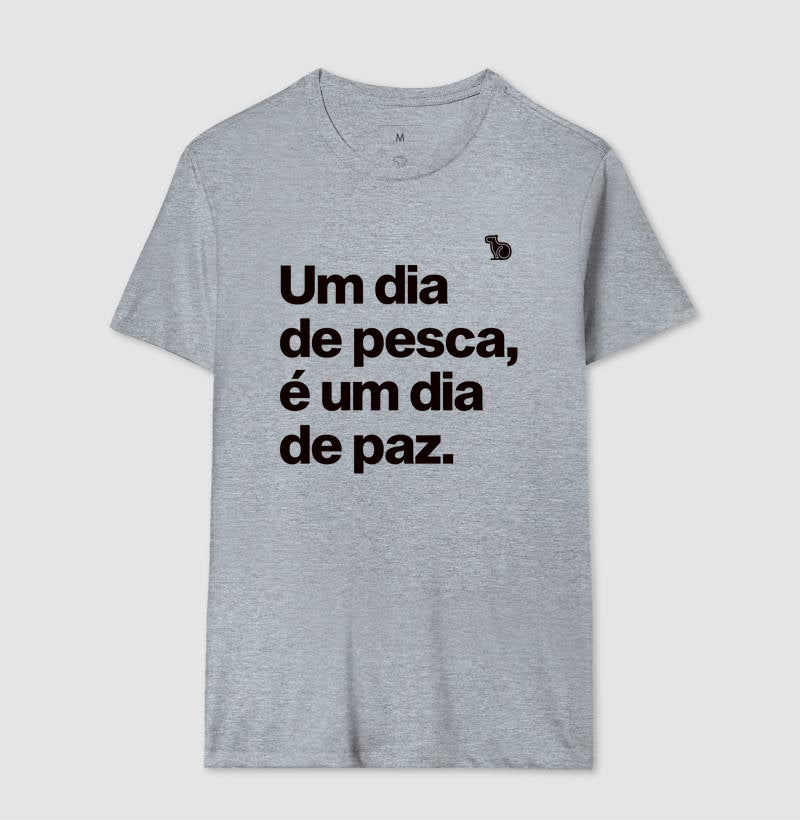 CAMISETA UM DIA DE PESCA É UM DIA DE PAZ
