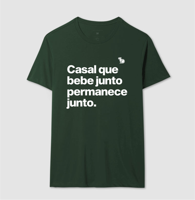 CAMISETA CASAL QUE BEBE JUNTO