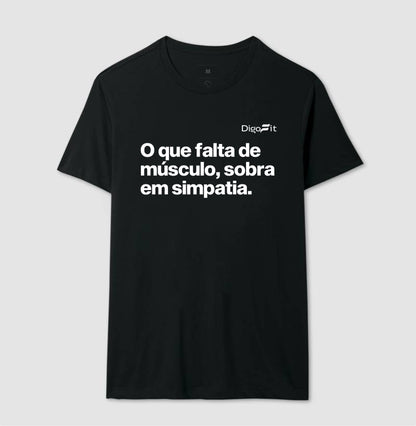 CAMISETA ACADEMIA FALTA DE MÚSCULO E SOBRA SIMPATIA
