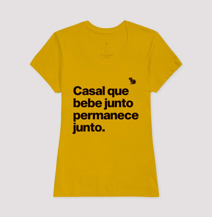 CAMISETA CASAL QUE BEBE JUNTO