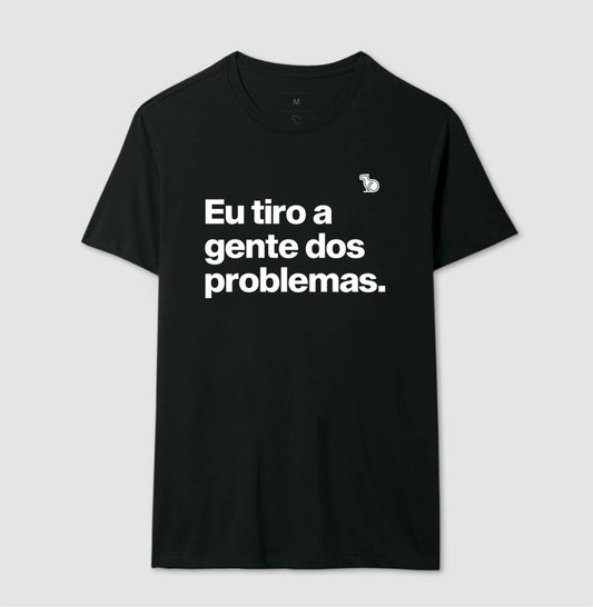 CAMISETA CASAL EU TIRO A GENTE DOS PROBLEMAS