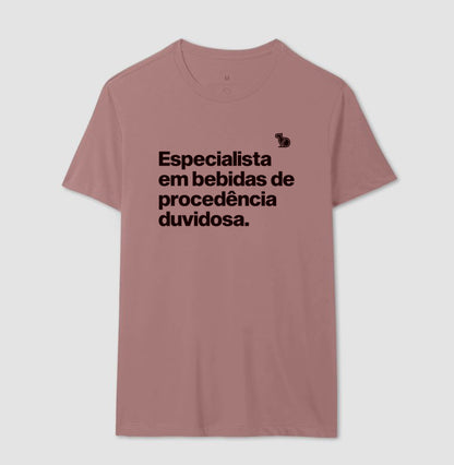 CAMISETA CARNAVAL ESPECIALISTA EM BEBIDAS DUVIDOSAS
