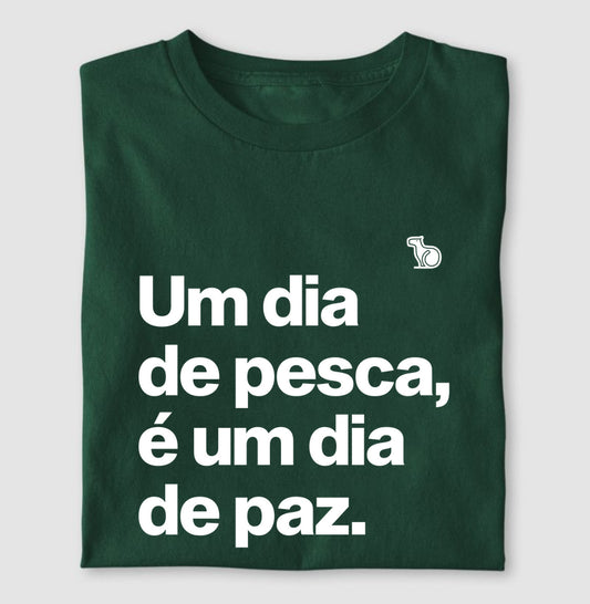 CAMISETA UM DIA DE PESCA É UM DIA DE PAZ