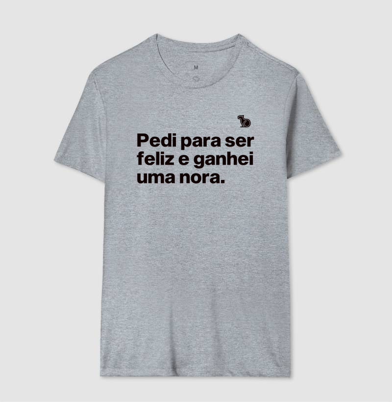 CAMISETA PEDI PARA SER FELIZ E GANHEI UMA NORA