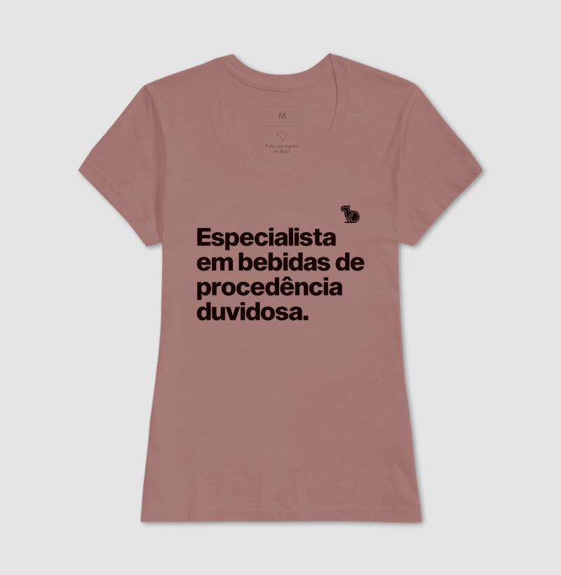 CAMISETA CARNAVAL ESPECIALISTA EM BEBIDAS DUVIDOSAS