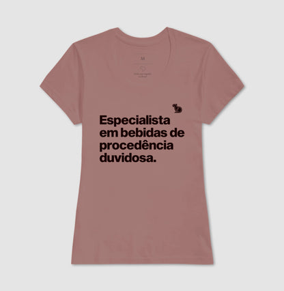 CAMISETA CARNAVAL ESPECIALISTA EM BEBIDAS DUVIDOSAS
