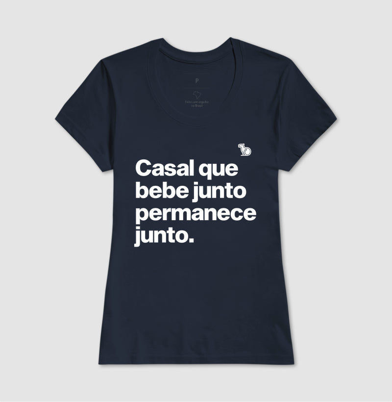 CAMISETA CASAL QUE BEBE JUNTO