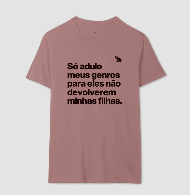 CAMISETA SÓ ADULO MEUS GENROS PARA ELES NÃO DEVOLVEREM MINHAS FILHAS